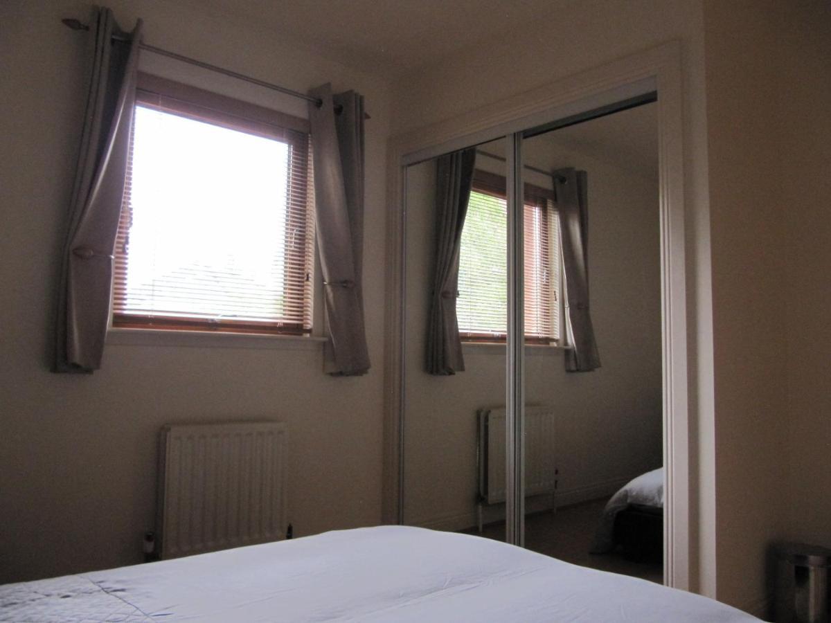 Cozy Off Road 2 Bedroom Cottage Apartment With Free Wi-Fi And Private Parking Glasgow Luaran gambar