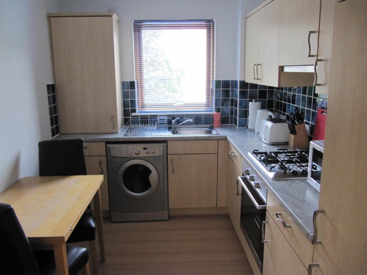 Cozy Off Road 2 Bedroom Cottage Apartment With Free Wi-Fi And Private Parking Glasgow Luaran gambar
